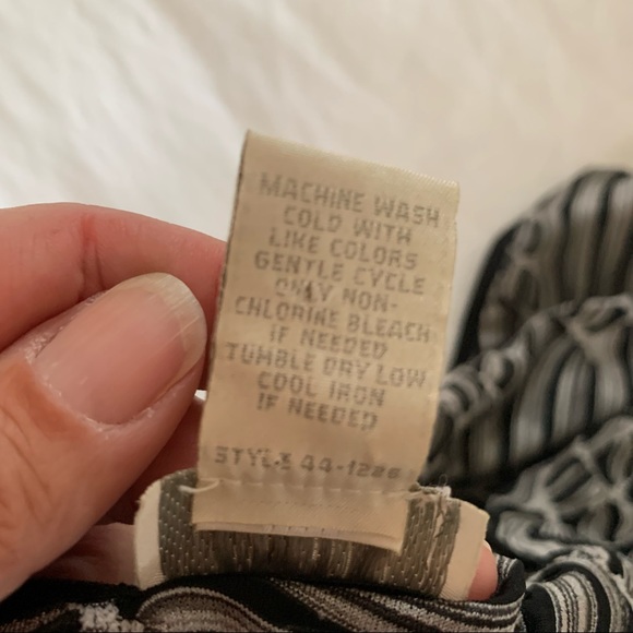 J Jill Mock Wrap Mesh Top Abstract Textured - Picture 3 of 3